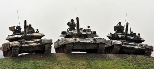  T-90S, T-80U y T-90A 