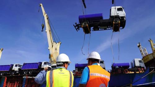 Unloading of Belarusian MAZ trucks in the port of Nicaragua