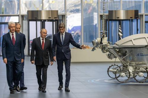 Президент Владимир Путин в&nbsp;Национальном космическом центре в Москве