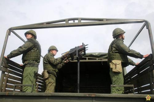 Зенитное орудие из трёх спаренных АКС-74У