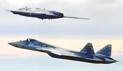 Су-57 в связке с БПЛА С-70 «Охотник»