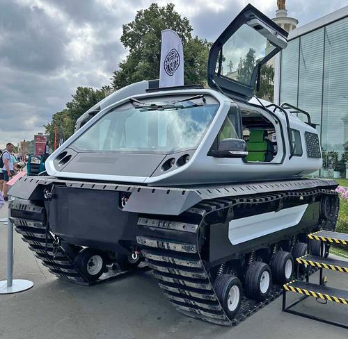 Hybrid floating all-terrain vehicle "Terranica Expedition"