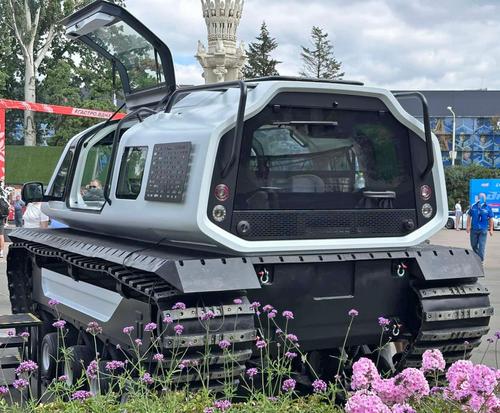 Hybrid floating all-terrain vehicle "Terranica Expedition"
