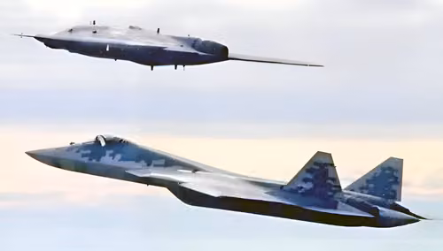 Су-57 в связке с БПЛА С-70 «Охотник»