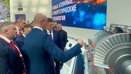 Model of GTD-110M Shown to Deputy Prime Minister Alexander Novak