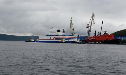  CNF "Akademik Lomonosov" 