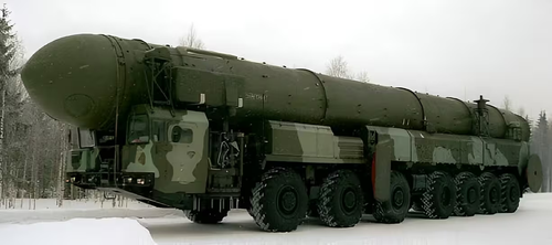 РС-26 «Рубеж», внешне похожий на&nbsp;БРСД «Орешник»