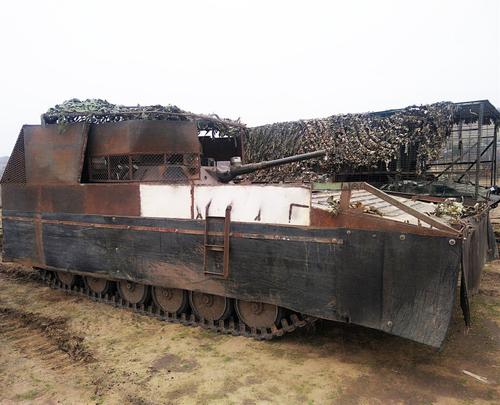 БМП-1 еле угадывается