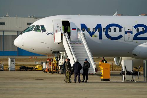 Экипаж МС-21 не стал рисковать посадкой при сильном ветре на испытаниях