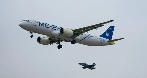 МС-21 на испытаниях с сопровождением Як-130М
