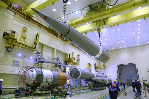 Ensamblaje del "paquete" del cohete "Soyuz-2.1a"