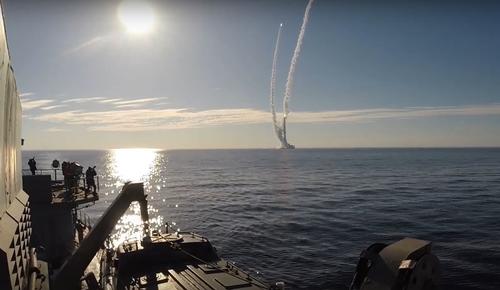 Залповый пуск ракет «Булава» из акватории Белого моря по полигону Кура 