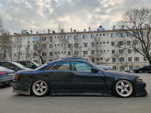 Подержанный японский автомобиль марки Toyota