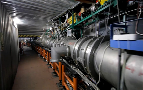 Colisionador superconductor de protones e iones pesados en la base del Laboratorio de Física de Altas Energías (LFAE)