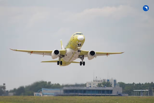 Самолёт Superjet 100