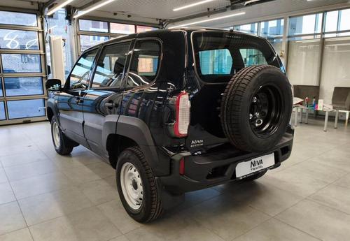 Lada Niva Travel