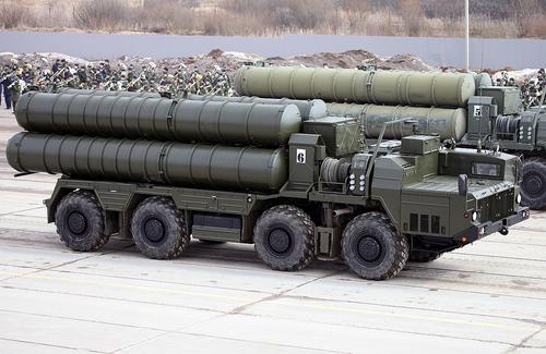 Пусковая установка ракетного комплекса С-400 5П85СМ2-01 на шасси МАЗ-543М