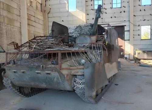 MT-LB con la torreta de un obús «Nona-S»