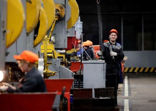 Trabajador en la fábrica de DAAZ