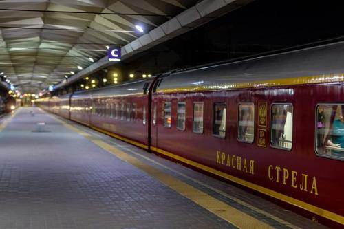 Tren de marca «Flecha Roja»