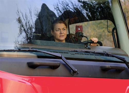 Актриса Анна Уколова на съёмках сериала «Дальнобойщица»
