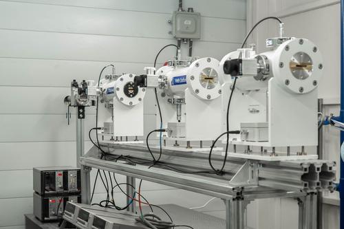 Primera estación de investigación en la sala experimental del Centro de Uso Colectivo "SKIF"