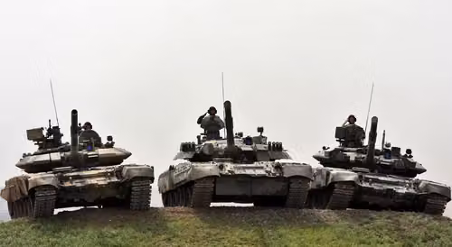 Tanques T-90S, T-80U y T-90A