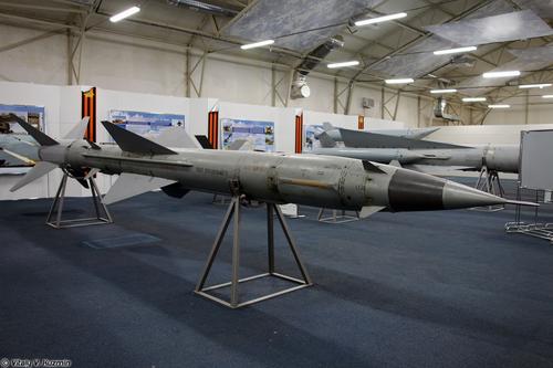 Misil guiado antiaéreo 5Ya23 del sistema de misiles antiaéreos S-75M
