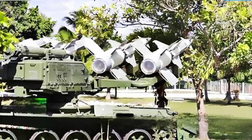 Sistema de defensa aérea S-125 sobre chasis T-55