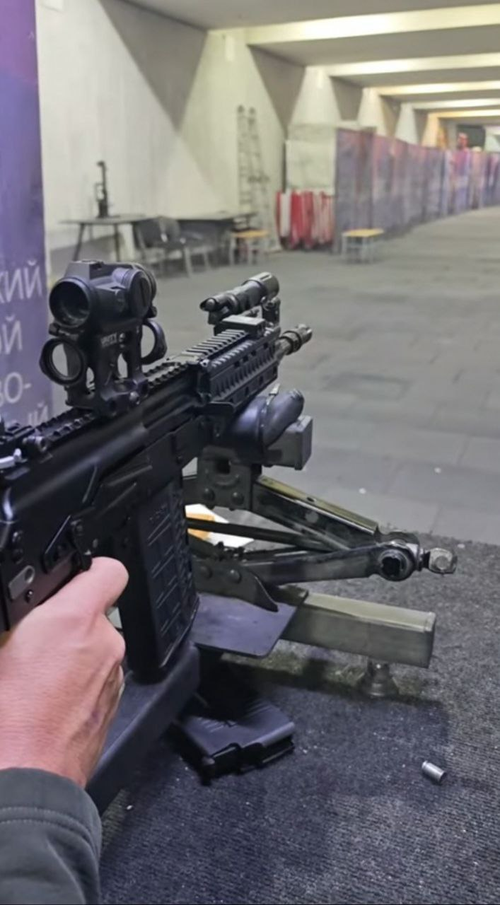 АК-308 с укороченным стволом и новым магазином 