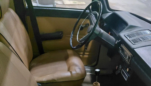 Interior del IZH-27151-01 de 1990