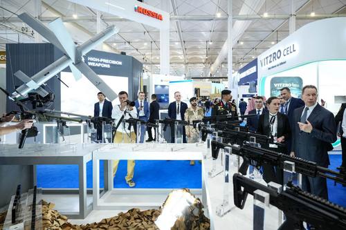 Munición «Rus-PE» en la exposición World Defence Show 2026 en Riad