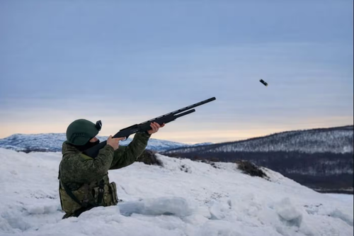 Infante de marina con un rifle MP-155