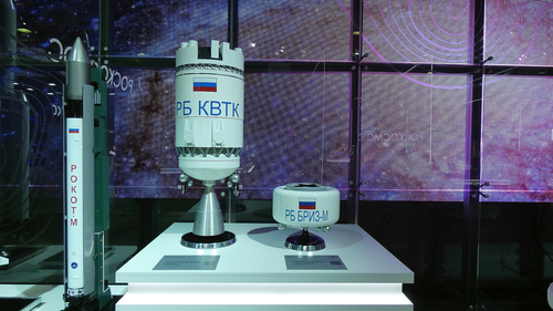 Макет разгонных блоков КВТК и «Бриз-М» на аэрошоу «МАКС-2021». 