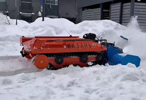 Robot quitanieves en las calles de Kazan