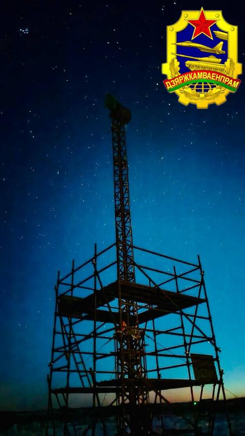 Radar "Rodnik 3D" en el mástil "Unzha"