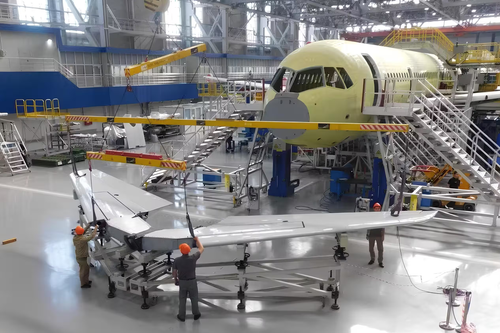 MC-21-310 en ensamblaje