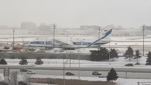 An-124-100 "Ruslán" en el aeropuerto de Toronto