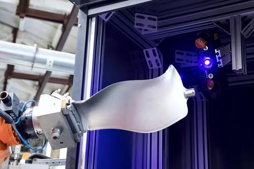 Máquina para el pulido de álabes de motores de aviación en "ODK-Saturn"