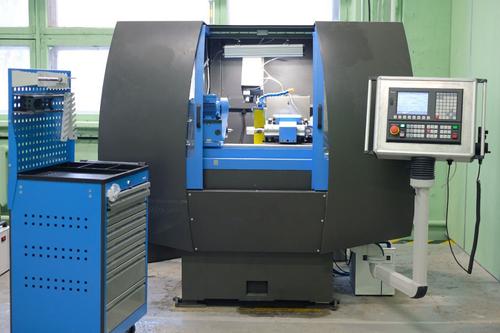 Nueva máquina herramienta CNC en la producción del consorcio «Kalashnikov»