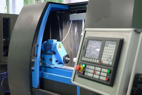 Nueva máquina herramienta CNC en la producción del consorcio «Kalashnikov»