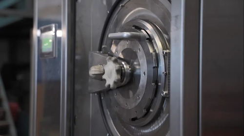 Decontamination device 