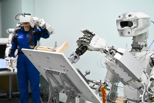 Cosmonauts' training with "Teledroid"