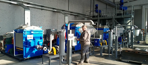 Producción de adhesivos y masillas en la fábrica «Polad»