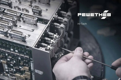 Unidad de control del complejo de retransmisión de a bordo de la nave espacial «Luch-5VM»