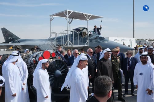 Президент ОАЭ шейх Мухаммед бен Заид Аль Нахайян осматривает Су-57