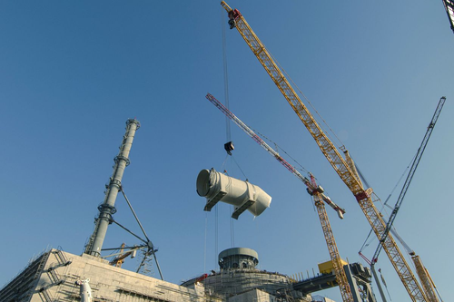 Instalación de equipos en la central nuclear de Akkuyu