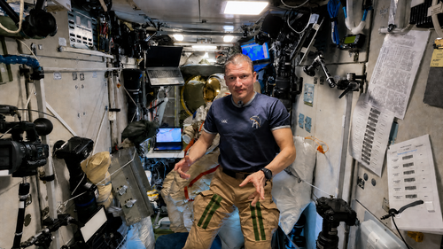 Kud-Sverchkov: la tripulación de la ISS celebra el Primero de Mayo con un trabajo arduo, descargando el "Progress"