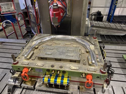 En Nizhny Novgorod, con la participación del FRP, se lanzó una nueva producción de moldes para la industria automotriz