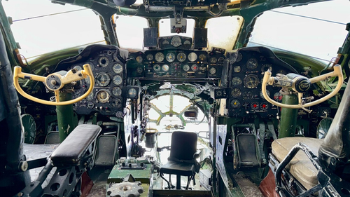 Cabina de pilotos del Tu-104